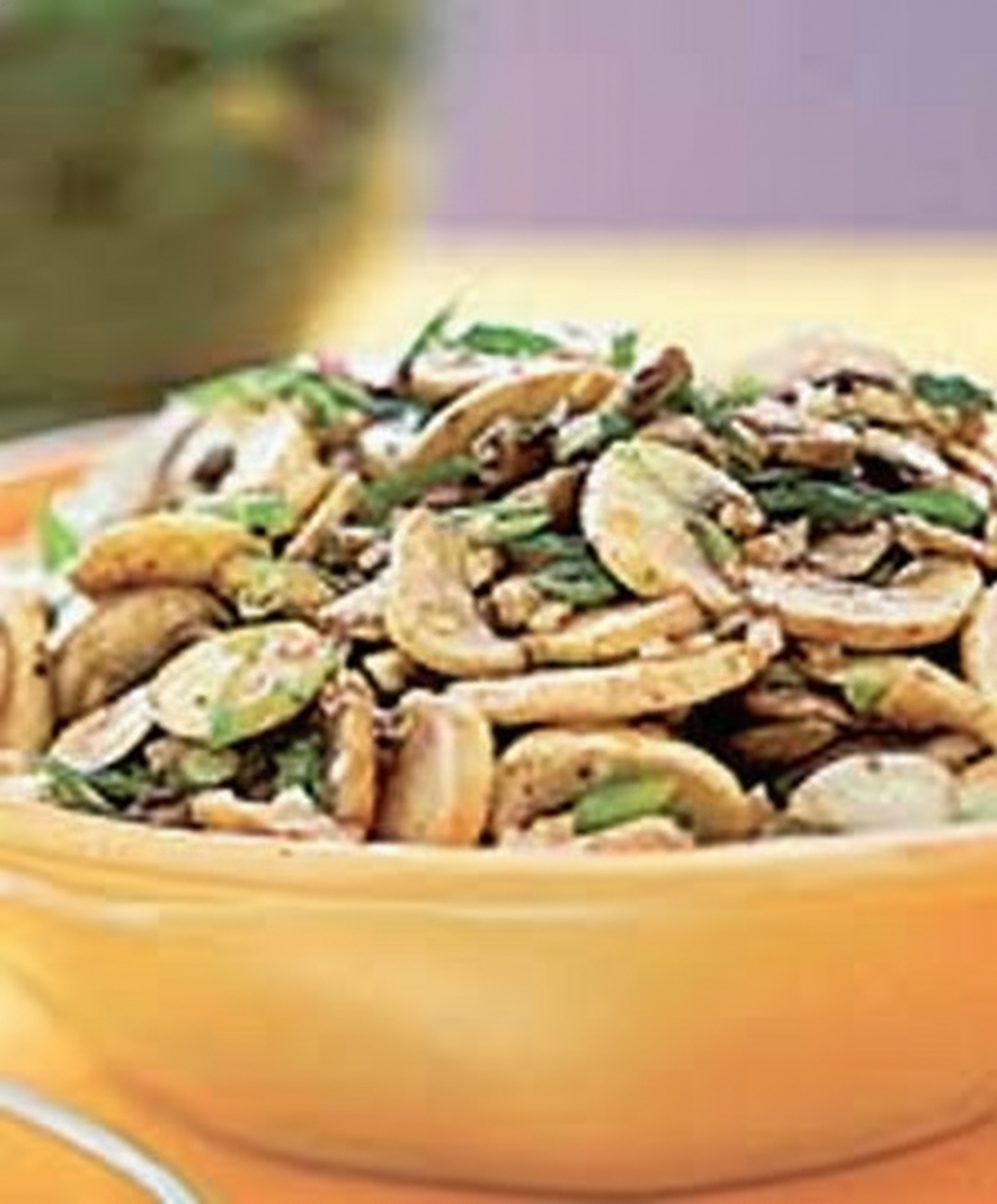 سالاد قارچ و پیازچه