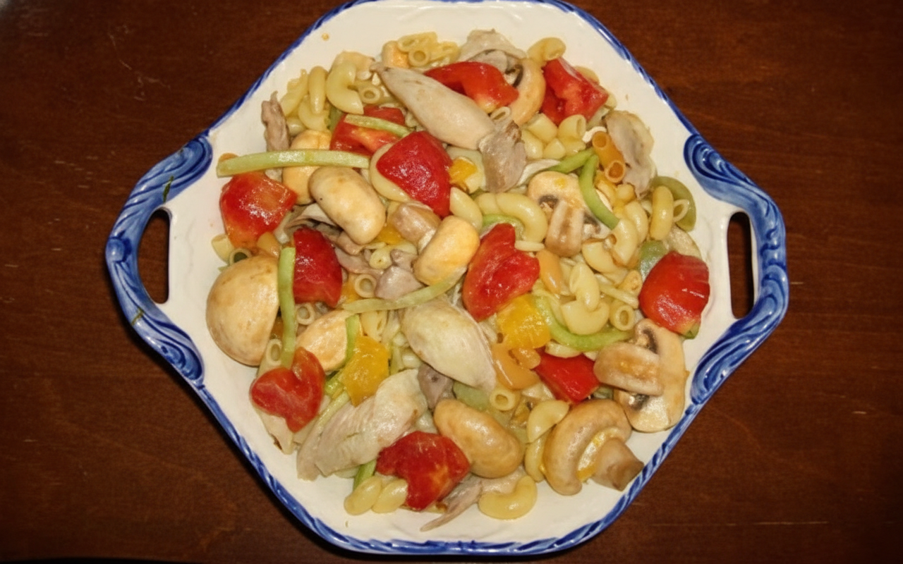 سالاد قارچ با مرغ و پاستا