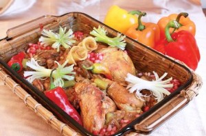 خورش مرغ با سیر و انار